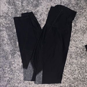 Black fitted leggings